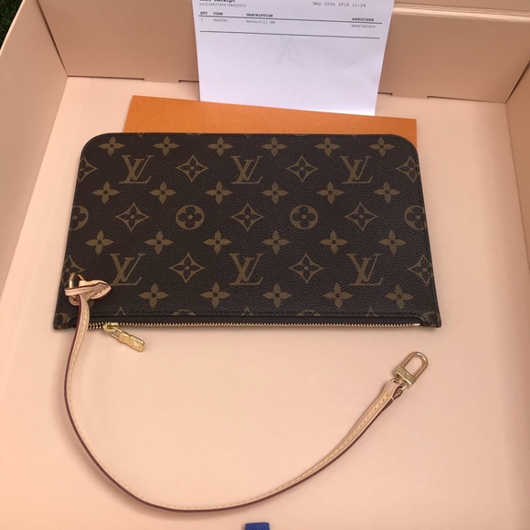 Louis Vuitton Handbags - 2018 Authentic Louis Vuitton Neverfull Pouchete